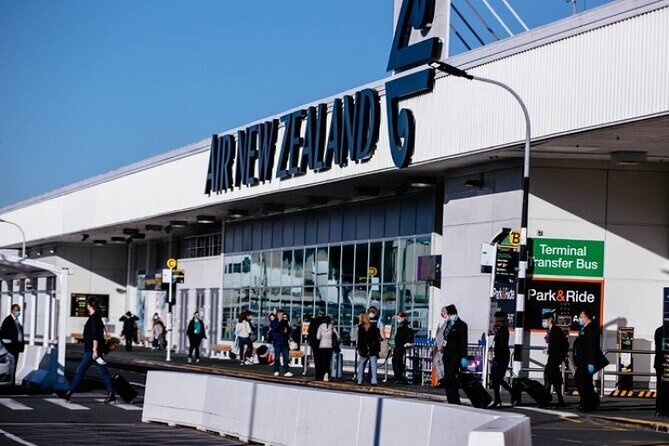Private One-Way Transfer: Auckland Airport to Auckland City Hotel - Meeting Your Driver at Auckland International Airport