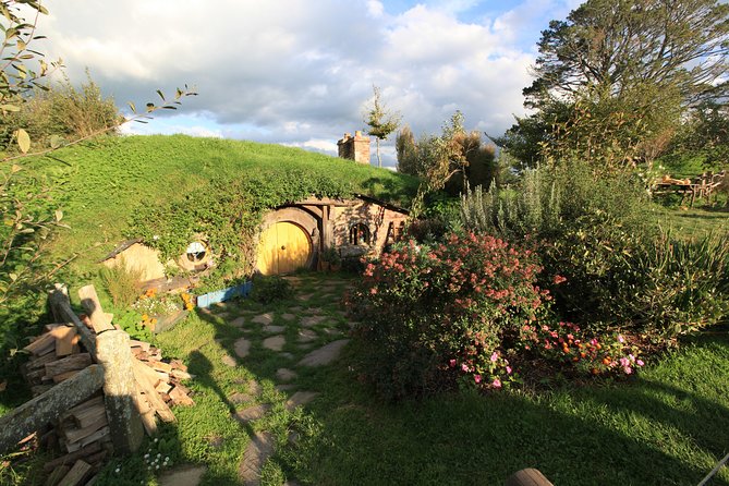 Private The Hobbiton Tour - Auckland Tour House - Leaving Auckland in a private vehicle