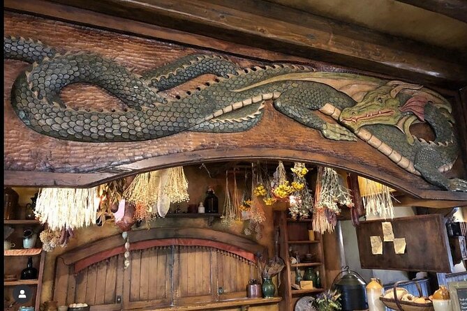 Private Tour from Auckland Hobbiton Movie Set and Te Puia Magic - The quick lunch break