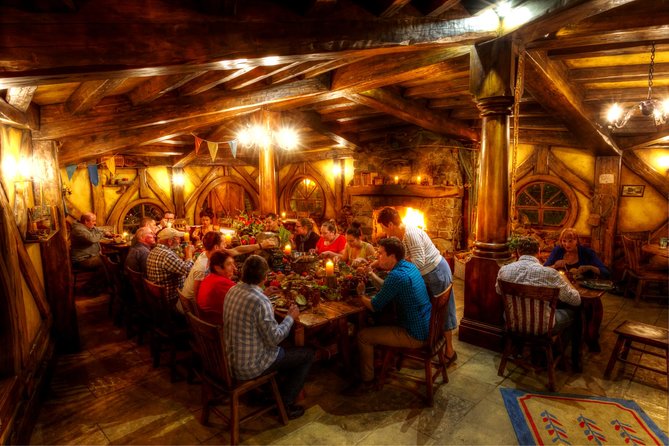 Private tour - Hobbiton Movie Set Evening Banquet Return from Auckland - The Green Dragon Inn and the Hobbit Feast