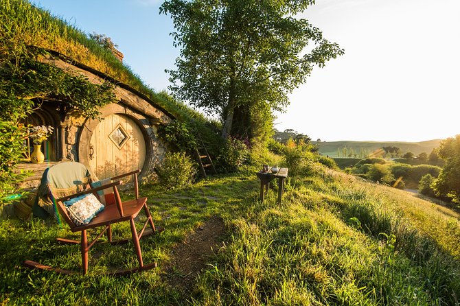 Private tour - Hobbiton Movie Set Evening Banquet Return from Auckland - What the $806.75 Price Really Buys