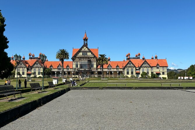 Private Tour Rotorua + Blue springs + WaiOtapu + Redwood forest - What the $465.43 price really covers