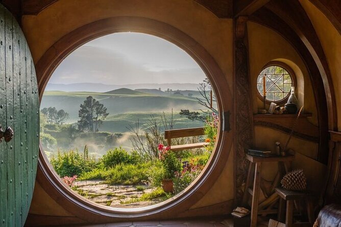 Private Tour: Ruakuri Cave, Waitomo Glowworm & Hobbiton Movie Set - Private transport changes the feel of the day