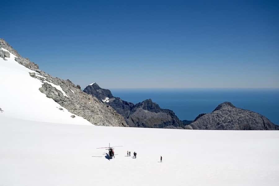 Queenstown: 2.5 Hour Flight to Fiordland's Iconic Locations - Who should book this Fiordland helicopter tour?