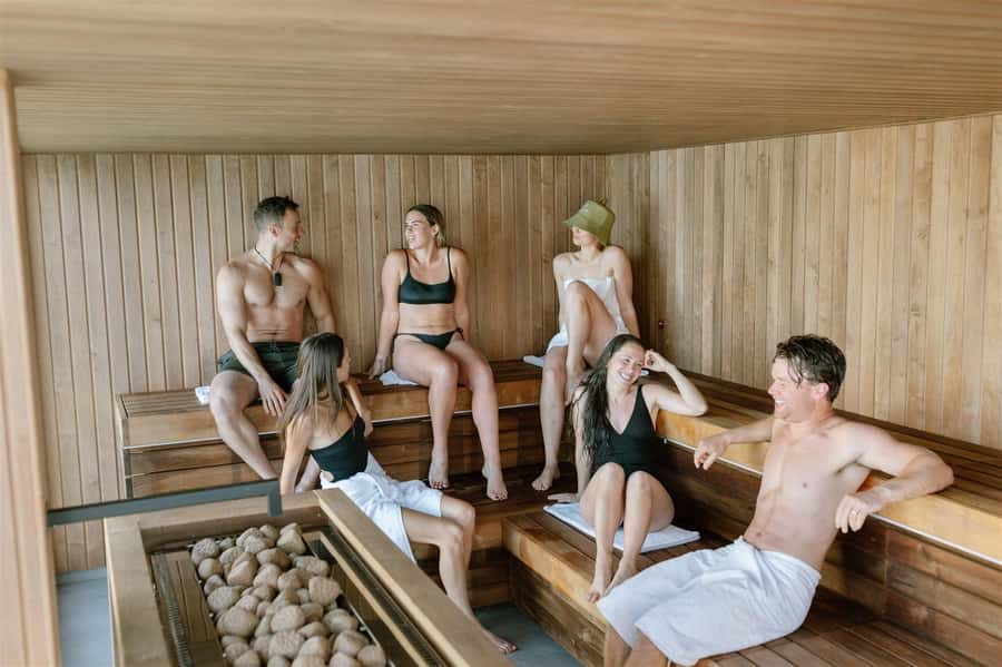 Queenstown: Floating Sauna Experience on Lake Whakatipu - Why this floating sauna fits Queenstown so well