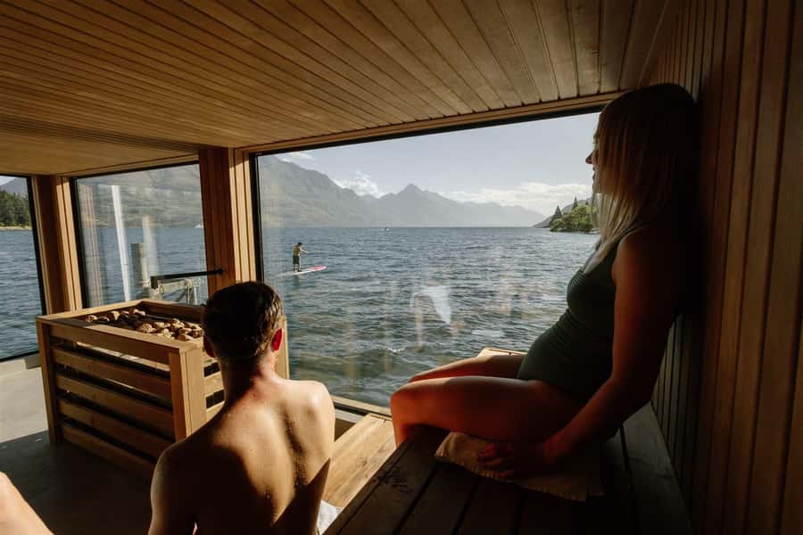 Queenstown: Floating Sauna Experience on Lake Whakatipu - Who should book this Queenstown experience?