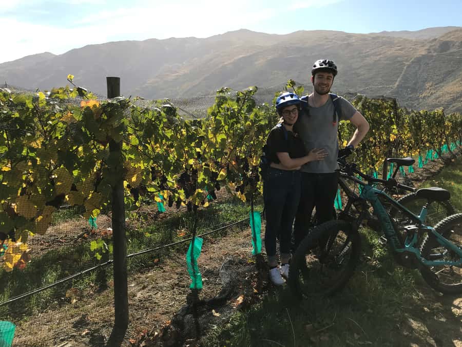 Queenstown: Guided E-Bike Tour with Winery Visits & Tastings - Guides, pace, and the small-group difference