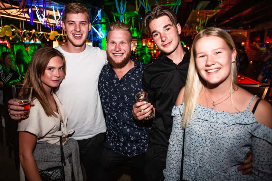 Queenstown: Ice Bar Crawl - The Ice Bar is the evening’s cold centerpiece