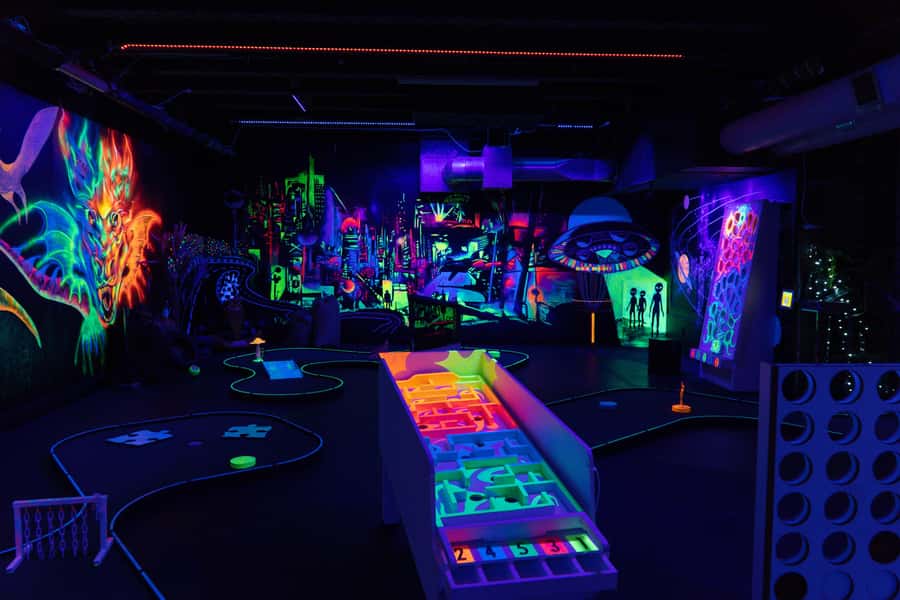 Queenstown: Indoor Putt 'n' Glow Mini Golf - Nine holes with more going on than putting
