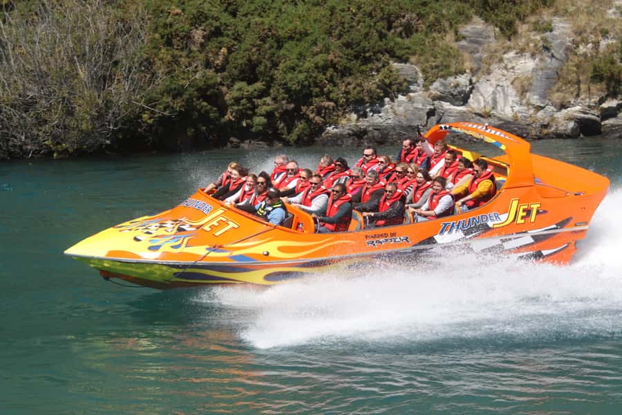 Queenstown: Jet Boat Adventure with Thunder Jet - Crossing Lake Wakatipu at 95 kilometers per hour