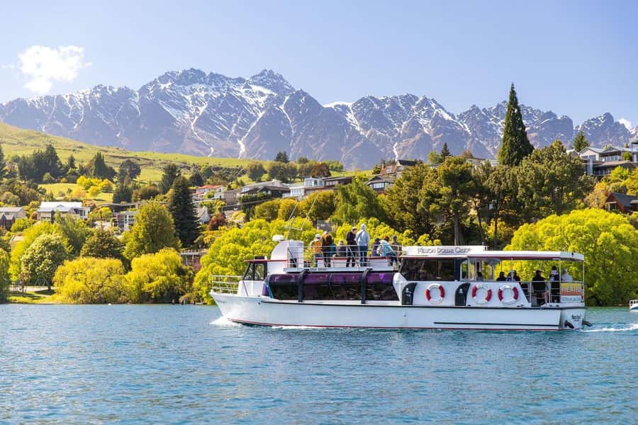 Queenstown: Lake Wakatipu Scenic Cruise - The Remarkables and Cecil Peak from the lake