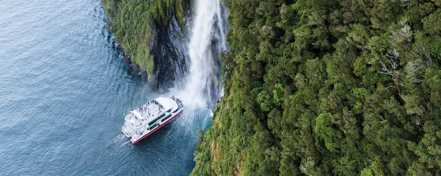 Queenstown: Milford Sound Cruise & Helicopter Alpine Tour - The first flight over Fiordland