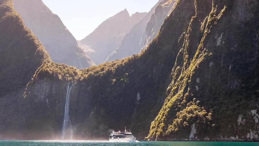 Queenstown: Milford Sound Day Trip - Cruise & Picnic Lunch - Picnic lunch keeps the day simple