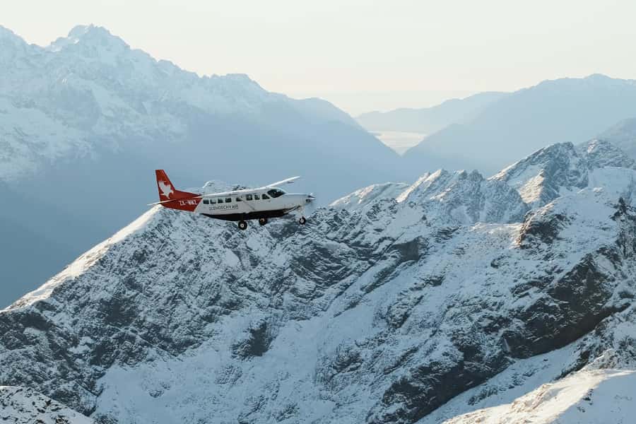Queenstown: Milford Sound Flight and Cruise - Descending beneath Mitre Peak