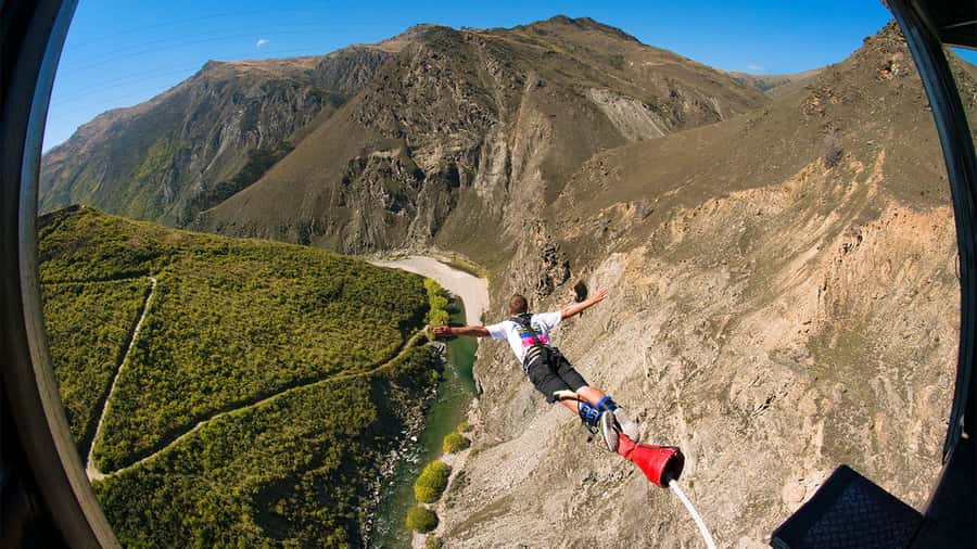 Queenstown: Nevis Bungy - Australasia's Biggest Bungy! - Leaving Queenstown for the Nevis Valley