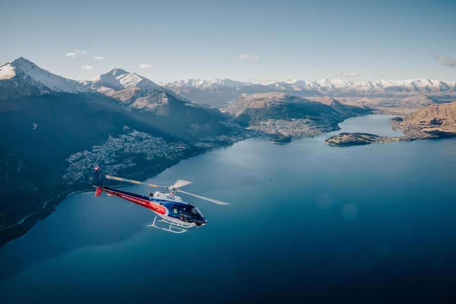 Queenstown: Pilot's Choice Helicopter Tour & Alpine Landing - The eight-minute flight over Queenstown