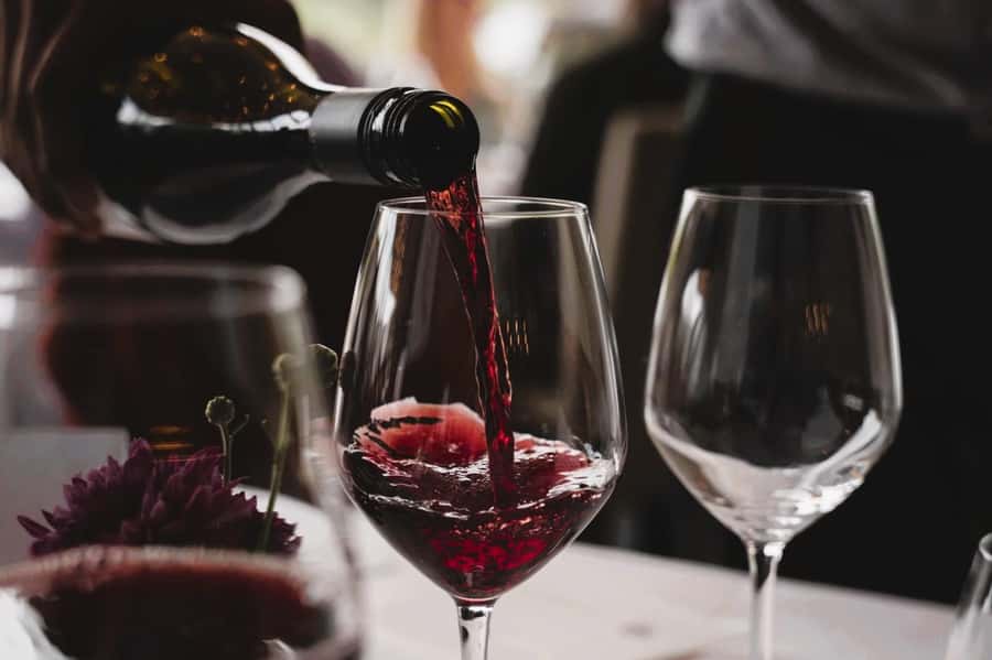 Queenstown: Premium Full-Day Central Otago Wine Tasting Tour - Why Central Otago makes a good wine day from Queenstown
