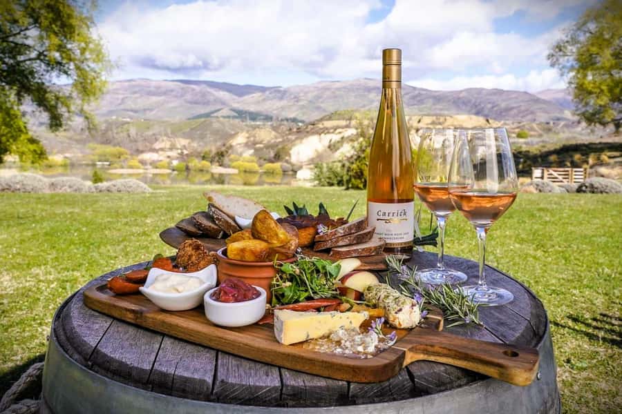 Queenstown: Premium Full-Day Central Otago Wine Tasting Tour - Arrowtown and Old Cromwell add a little local character