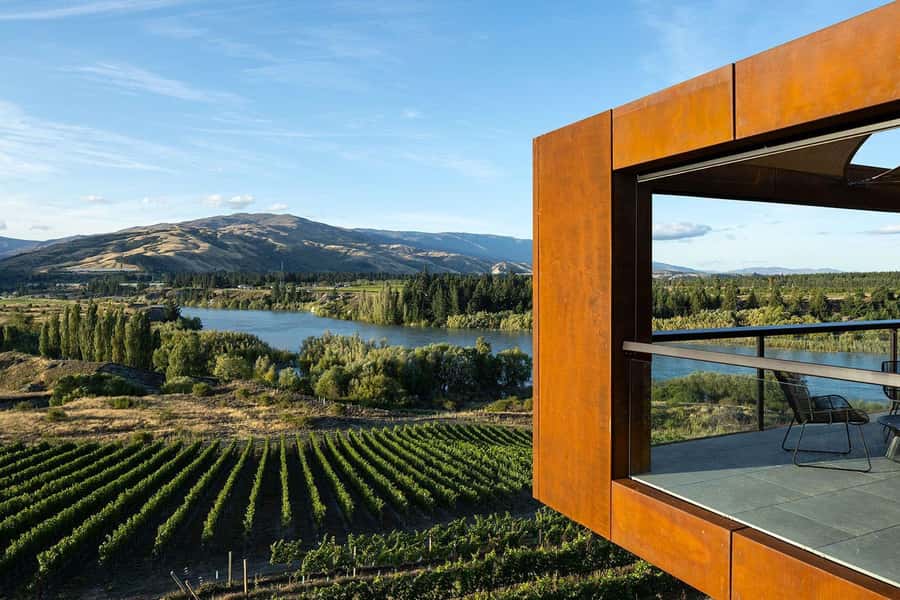 Queenstown: Premium Full-Day Central Otago Wine Tasting Tour - The small van changes the whole mood