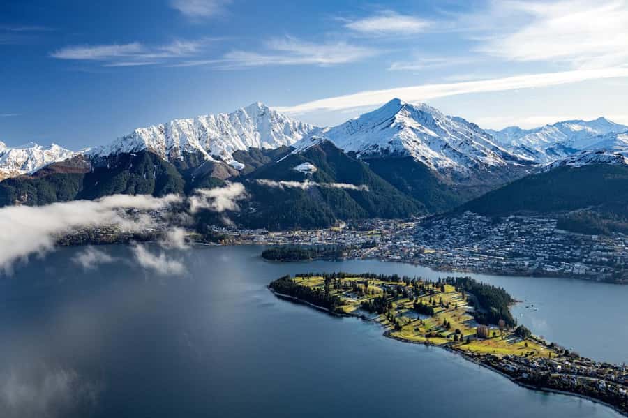 Queenstown: Remarakbles Helicopter Tour with Alpine Landing - Flying over Queenstown and Lake Whakatipu