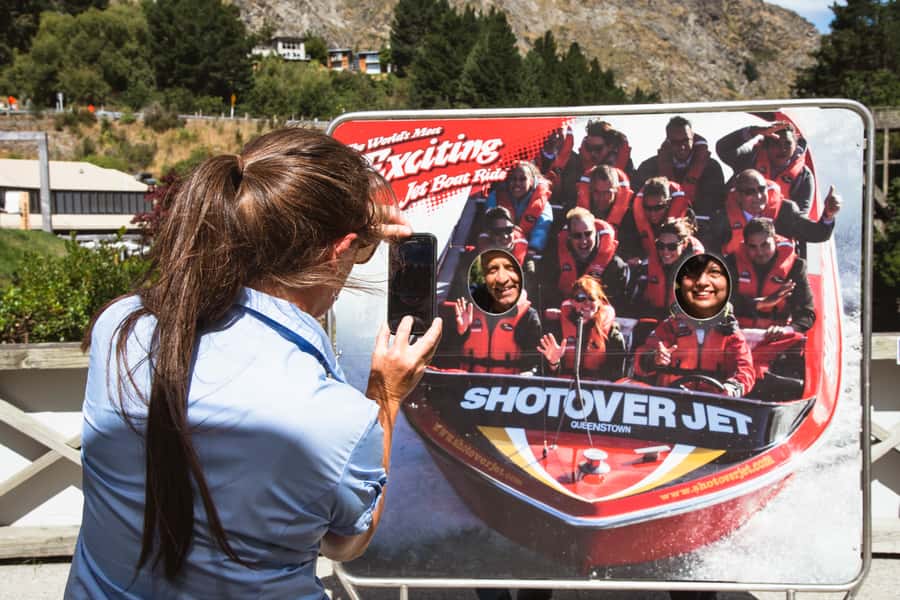 Queenstown: Scenic Highlights, Tour with Wine & Lake Cruise - Five details that make this Queenstown tour worthwhile