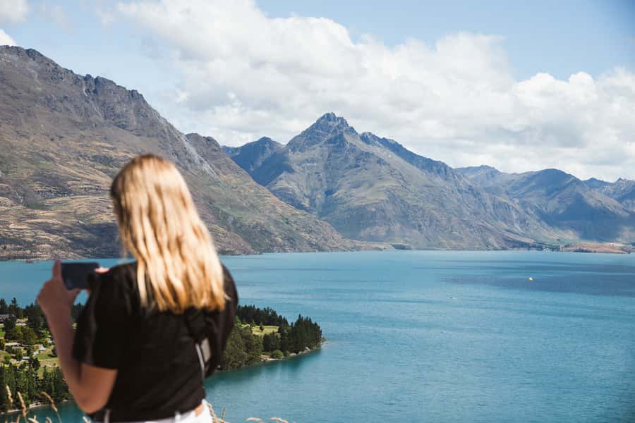 Queenstown: Scenic Highlights, Tour with Wine & Lake Cruise - Following the Shotover River toward Arrowtown
