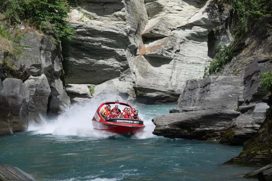 Queenstown: Shotover River Extreme Jet Boat Experience - Safety briefing, life jackets, and the practical setup
