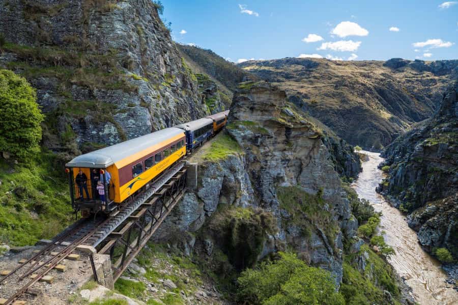 Queenstown to Dunedin Incl Taieri Gorge Train (One-Way) - Gibbston, Kawarau Gorge, and Lake Dunstan