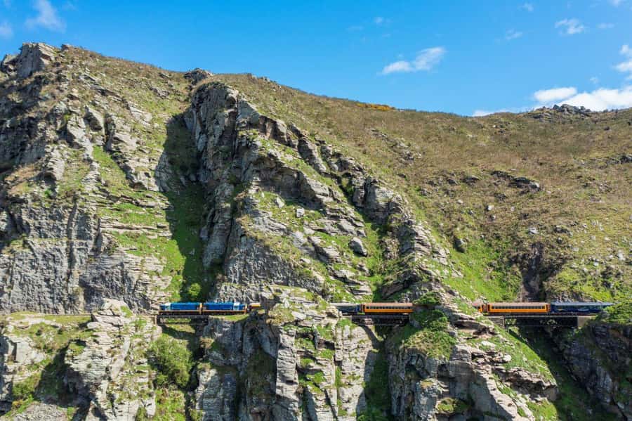 Queenstown to Dunedin Incl Taieri Gorge Train (One-Way) - Morning tea at 1898 Dunstan House in Clyde