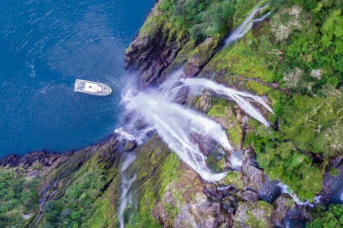 Queenstown to Te Anau via Milford Sound inc Cruise & Lunch - The two-hour boutique cruise on Milford Sound