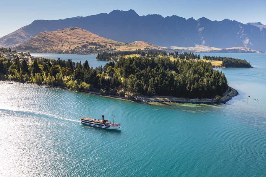 Queenstown: TSS Earnslaw Cruise of Lake Whakatipu - Boarding the TSS Earnslaw in Queenstown