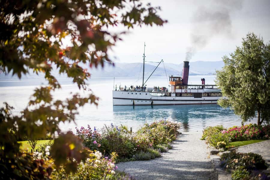 Queenstown: Walter Peak Gourmet BBQ & Lake Whakatipu Cruise - From Steamer Wharf to the open lake