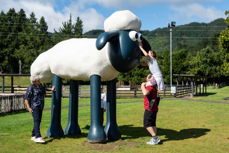 Rotorua: Authentic Kiwi Farm Experience at the Agrodome - How the Two Main Parts Work Together