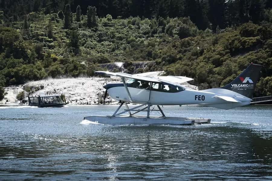 Rotorua: Floatplane Flight with Orakei Korako Landing - Why this floatplane trip is different