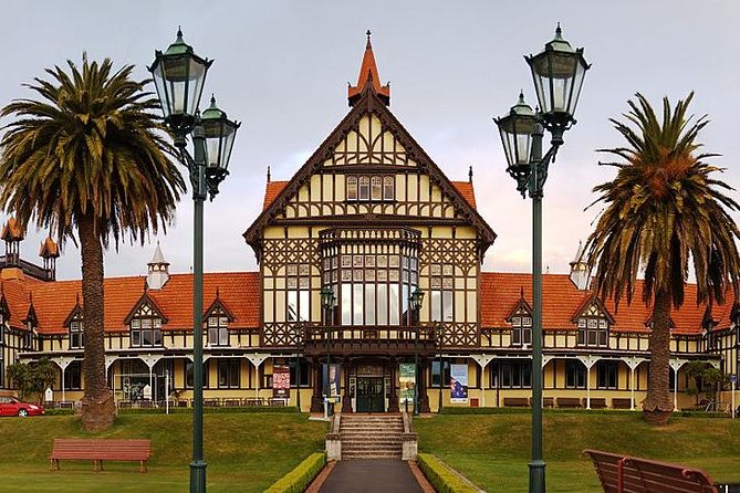 Rotorua Full Day Private Tour from Auckland - A quick look at Lake Rotorua and the city center
