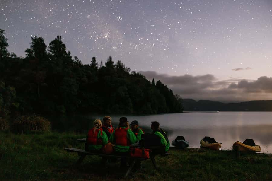 Rotorua: Glow Worm Adventure Kayak - Stars above the lake, glow worms below