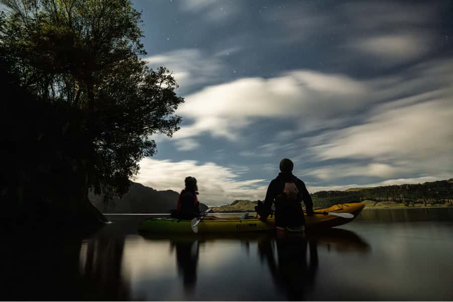 Rotorua: Glow Worm Kayak Tour - From central Rotorua to the lake shore