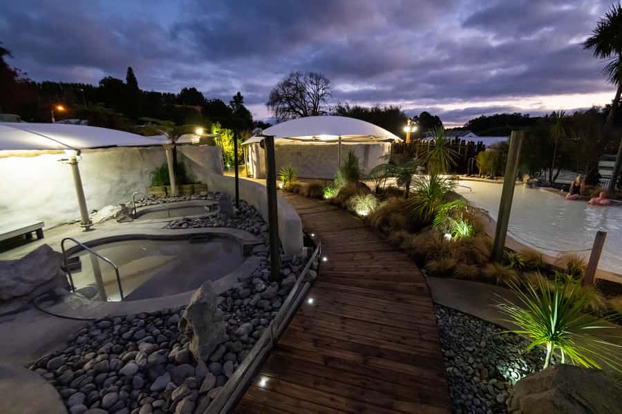 Rotorua: Hells Gate Outdoor Mud Bath & Spa Experience - Māori connections and the optional geothermal walk