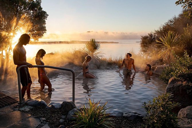 Rotorua Highlights Tour from Auckland with Optional Extras - The early Auckland pickup and the road south