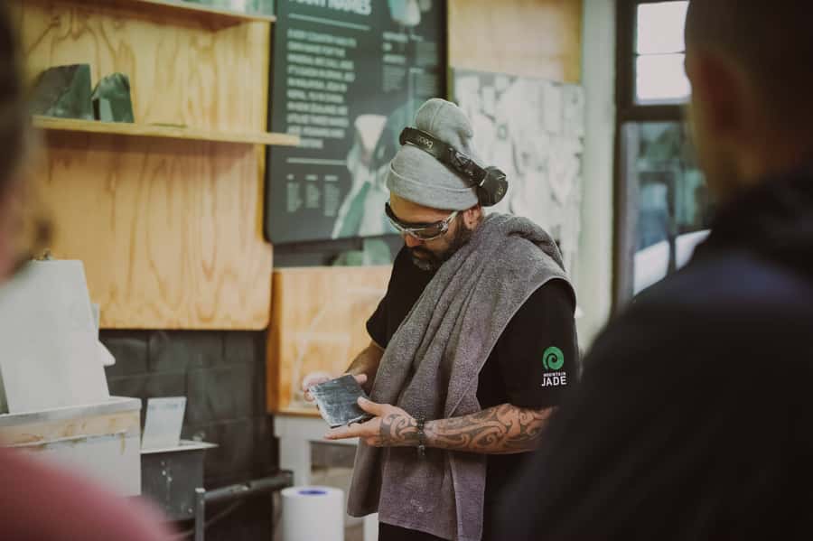 Rotorua: Jade Carving Experience at a Local Studio - Watching the live carving demonstration