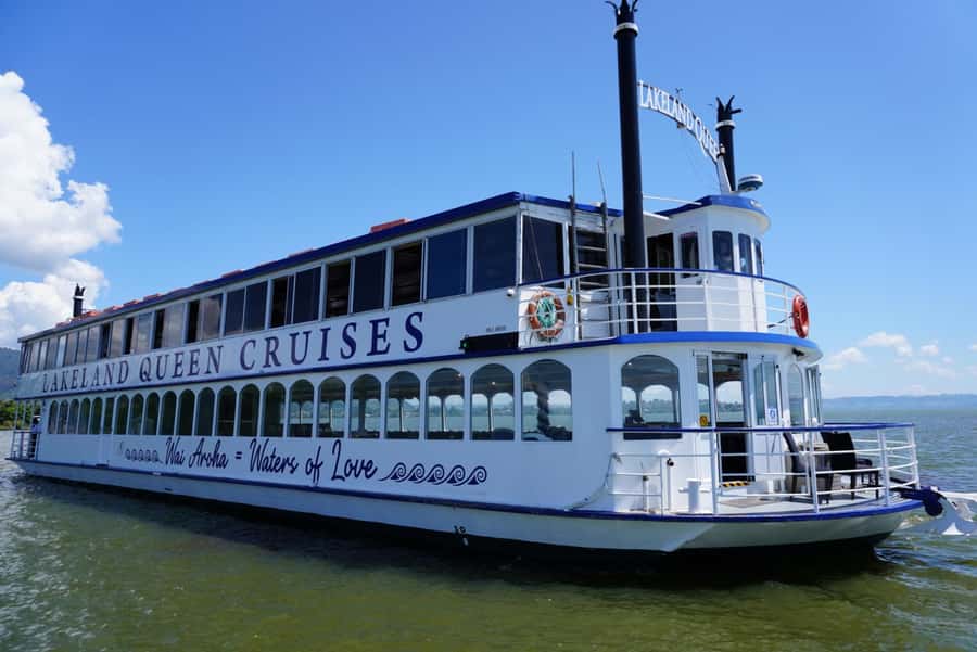 Rotorua: Lake Rotorua Cruise with Buffet Dining Option - The paddle steamer atmosphere