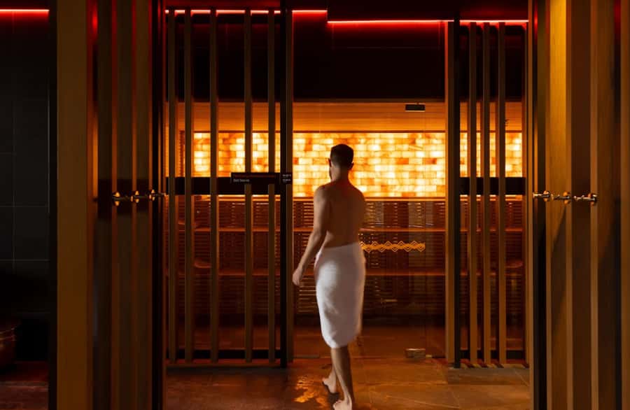 Rotorua: Lakefront Hot Springs & Spa - Luxury Māori Wellness - Geothermal pools with a lake view