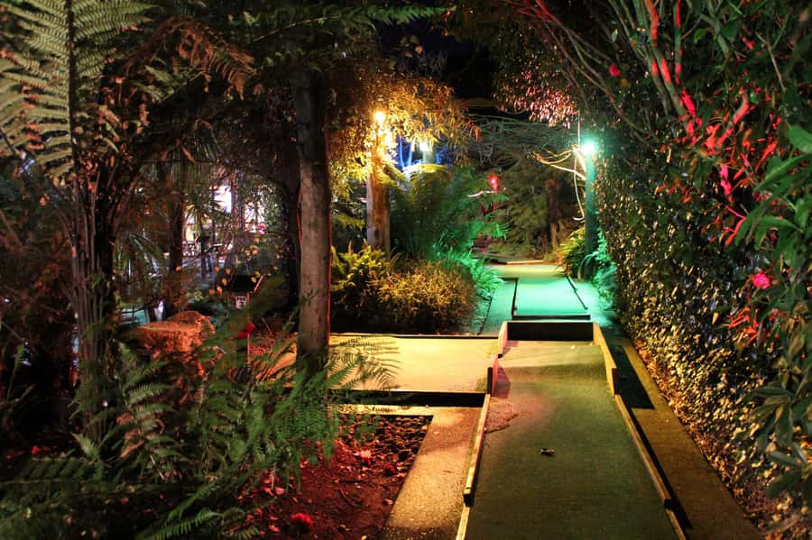 Rotorua: Mini Golf Experience - Arriving under the giant golf ball