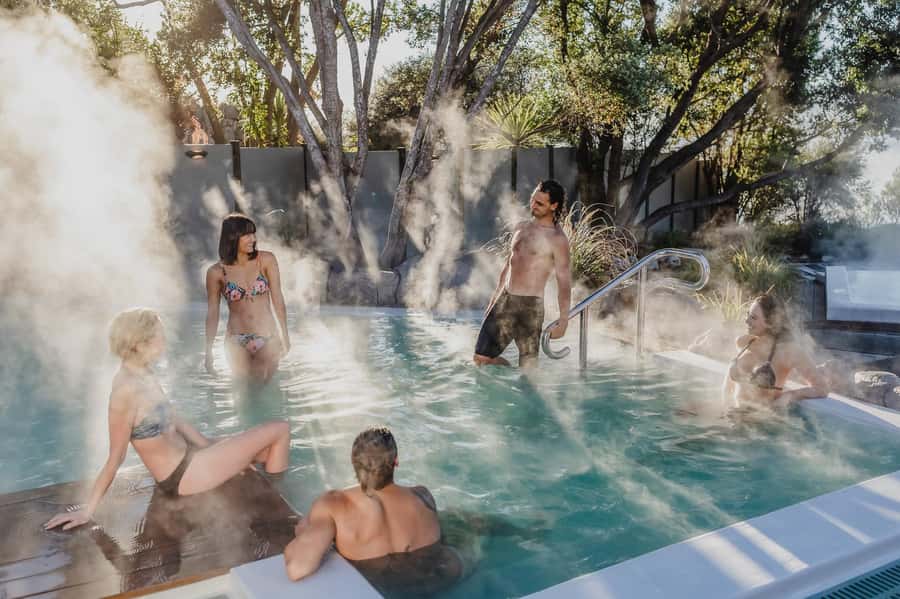 Rotorua: Polynesian Spa Pavilion Hot Pool Bathing (12+ yrs) - The 1.3-metre stand-up pool for gentle movement