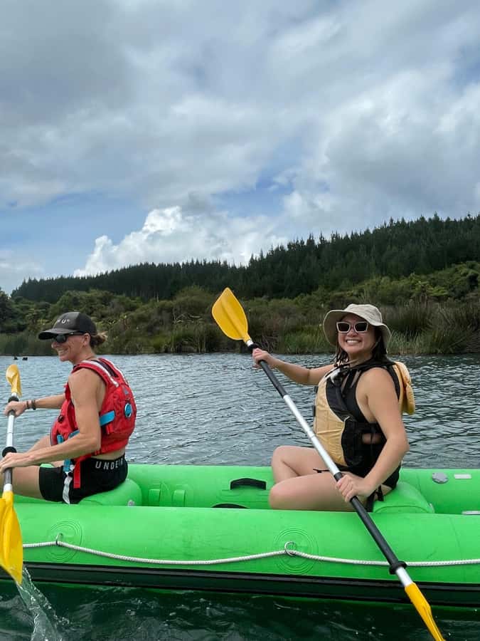 Rotorua: Secret adventure kayaking to natural hot springs - Paddling across Lake Rotoiti for 65 minutes