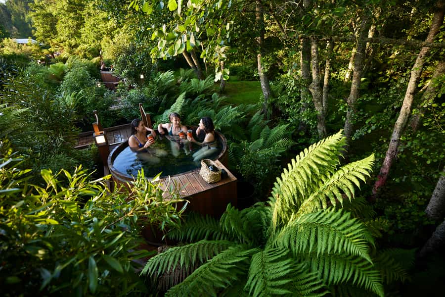Rotorua: Secret Spot Hot Tubs - A smooth arrival, with lockers and warm showers