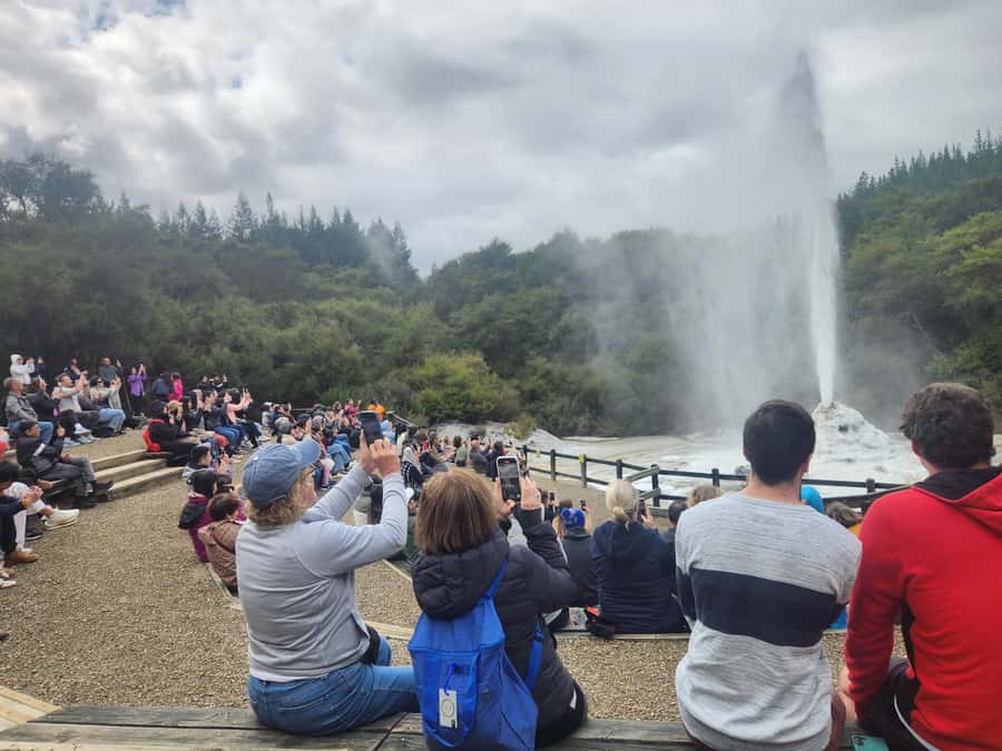Rotorua & Taupo DayTour Waiotapu & Huka Falls from Auckland - A very full day from Auckland