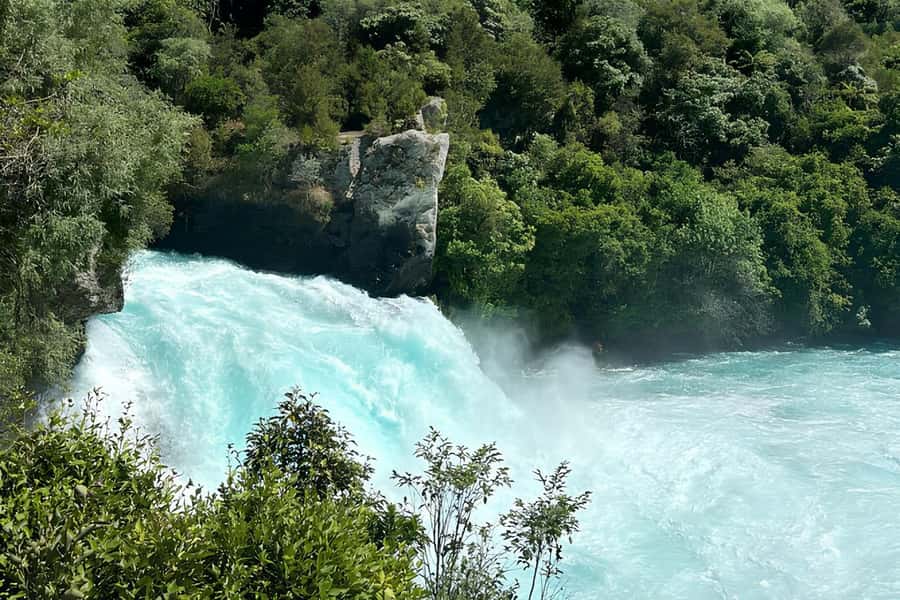 Rotorua & Taupo DayTour Waiotapu & Huka Falls from Auckland - Taupo gives the day room to breathe
