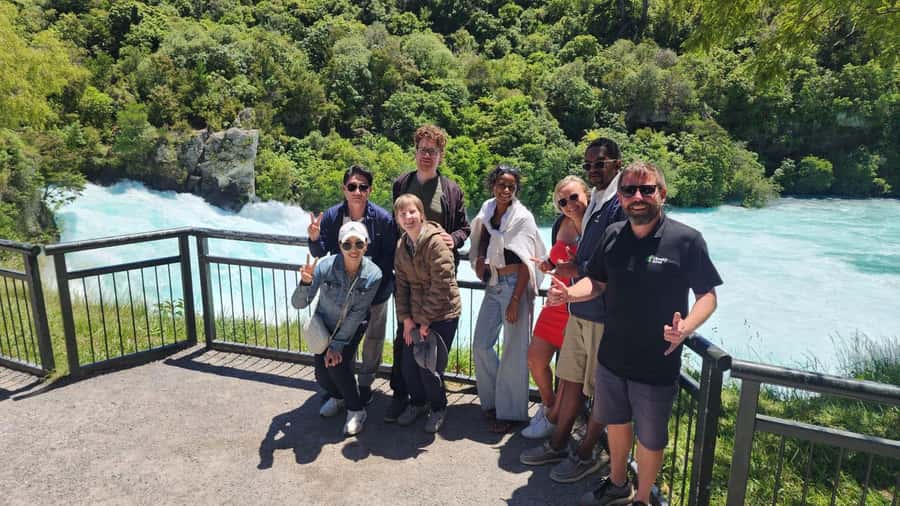 Rotorua: to Auckland via WaiOTapu, Taupo & Hamilton Gardens - The final drive ends in central Auckland