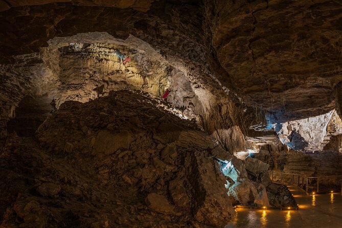 Ruakuri Cave and Hamilton Gardens Private Day Tour from Auckland - The 7:00 am pickup from Auckland